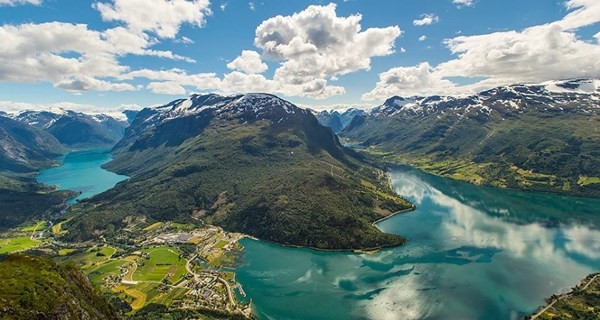 Utsikt mot Loen og Olden