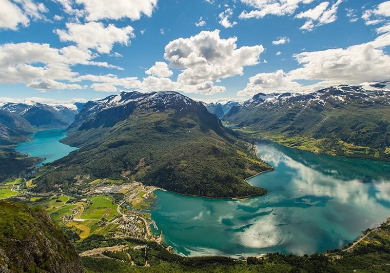 Utsikt mot Loen og Olden