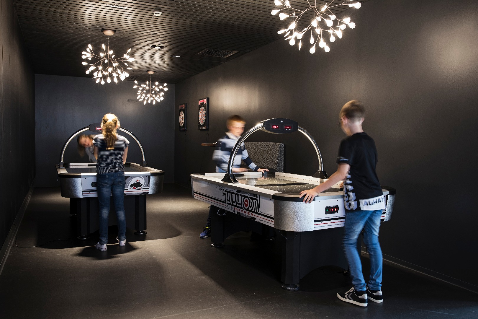 Aktivitetsavdeling airhockey og dart