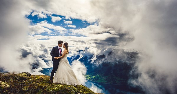 Brudepar på Hoven i Loen (foto: Eirik Halvorsen)